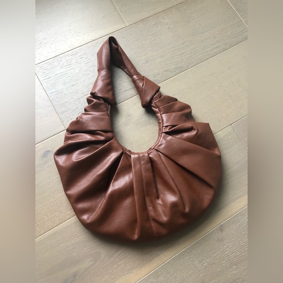 Gia studios CROISSANT PLEATED VEGAN LEATHER TOTE IN BROWN - Picture 3 of 4
